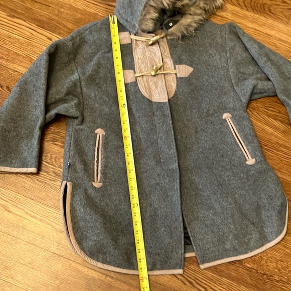 Medium women’s Fjall Raven Gray Cape Jacket with Hood removable Faux Fur Trim - Picture 7 of 12